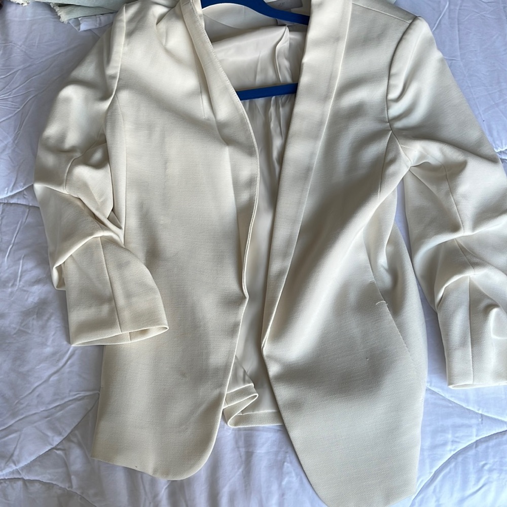 White bunched sleeve blazer